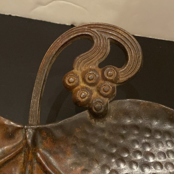 Bronze color metal grape leaf decorative table decor made in India 16x11” - Picture 3 of 8